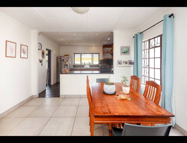 4 BEDROOM FREEHOLD FOR SALE IN GONUBIE
